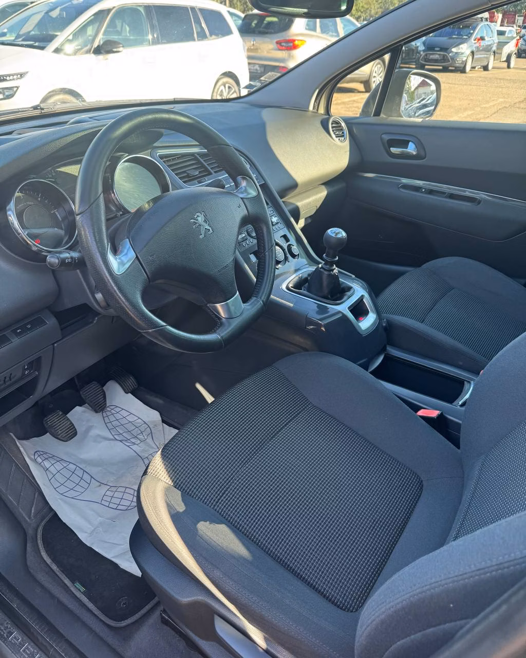 Peugeot 5008 фото 10