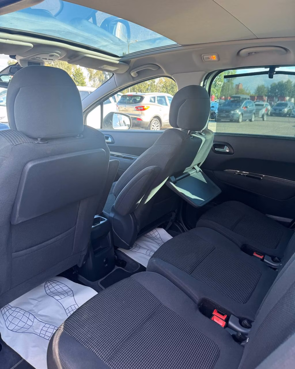 Peugeot 5008 фото 11