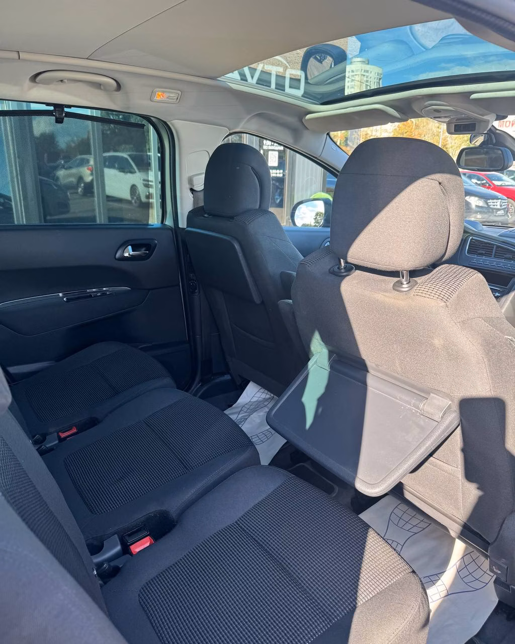 Peugeot 5008 фото 12
