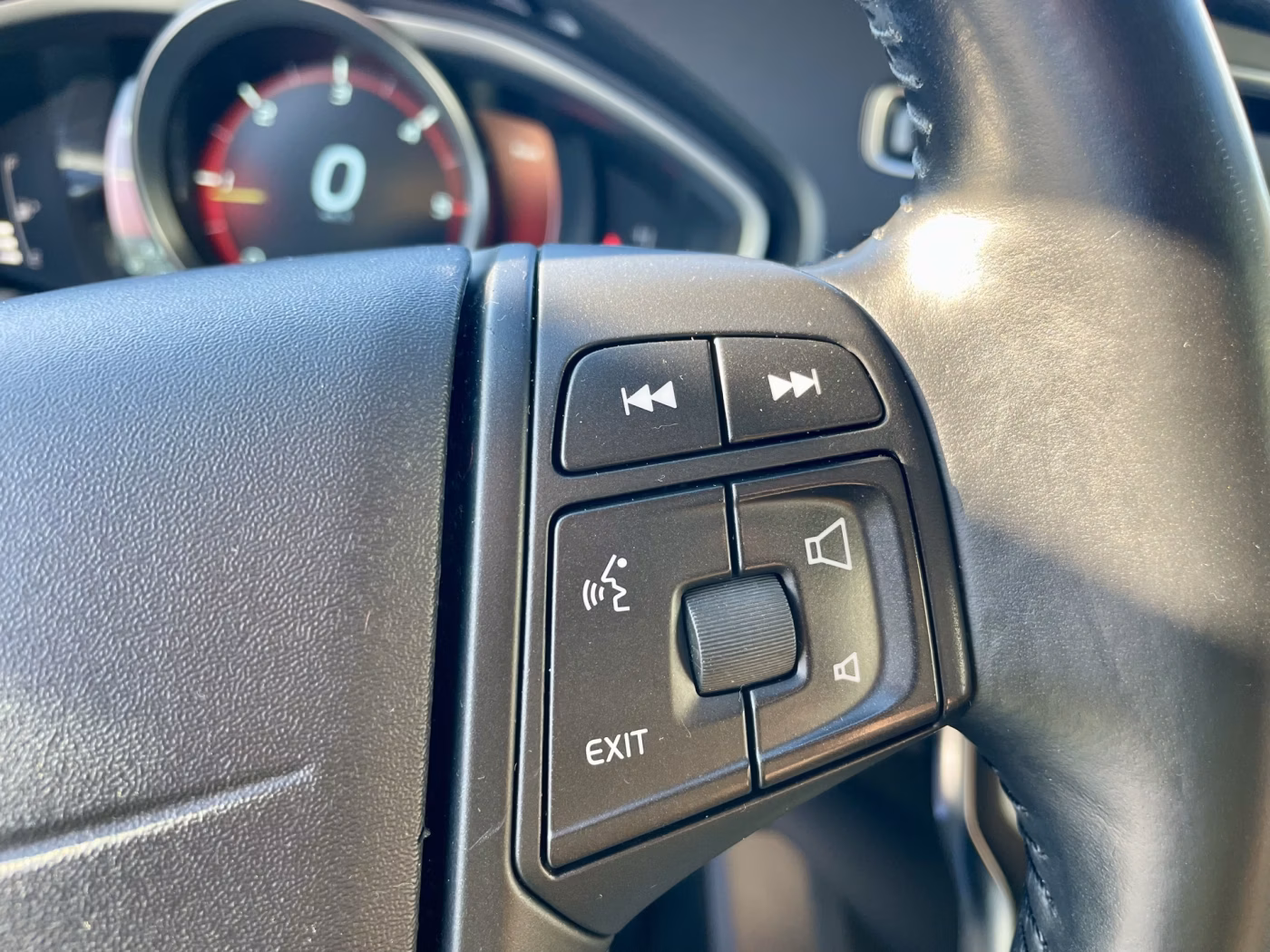 Volvo V40 фото 25