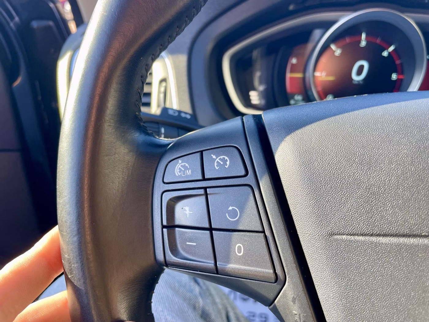 Volvo V40 фото 26