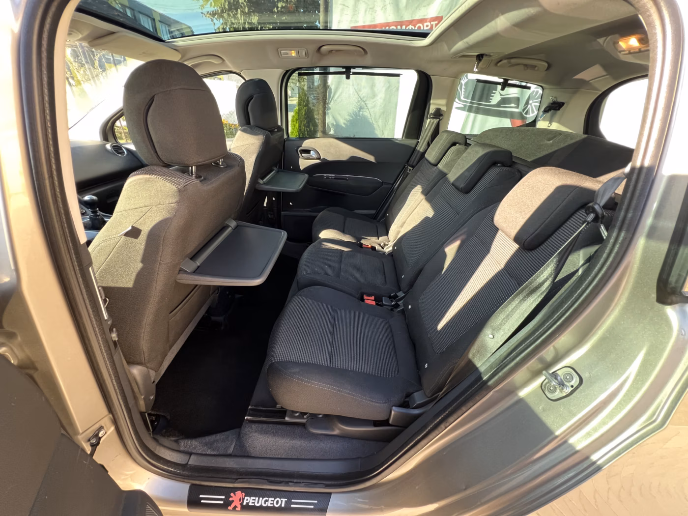 Peugeot 5008 фото 18