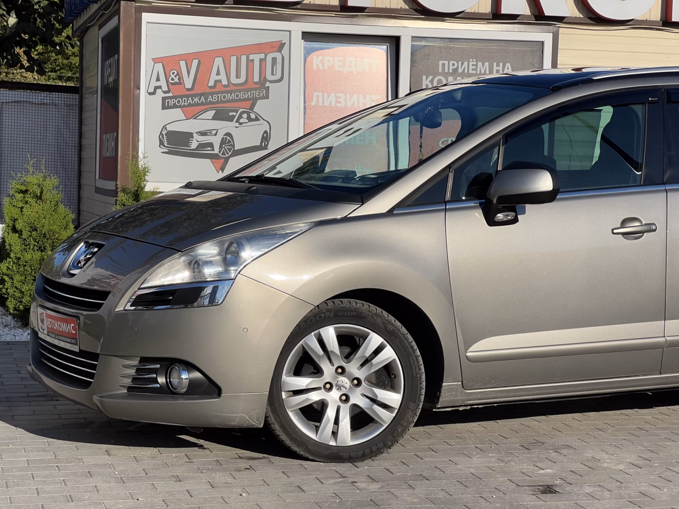 Peugeot 5008 фото 10