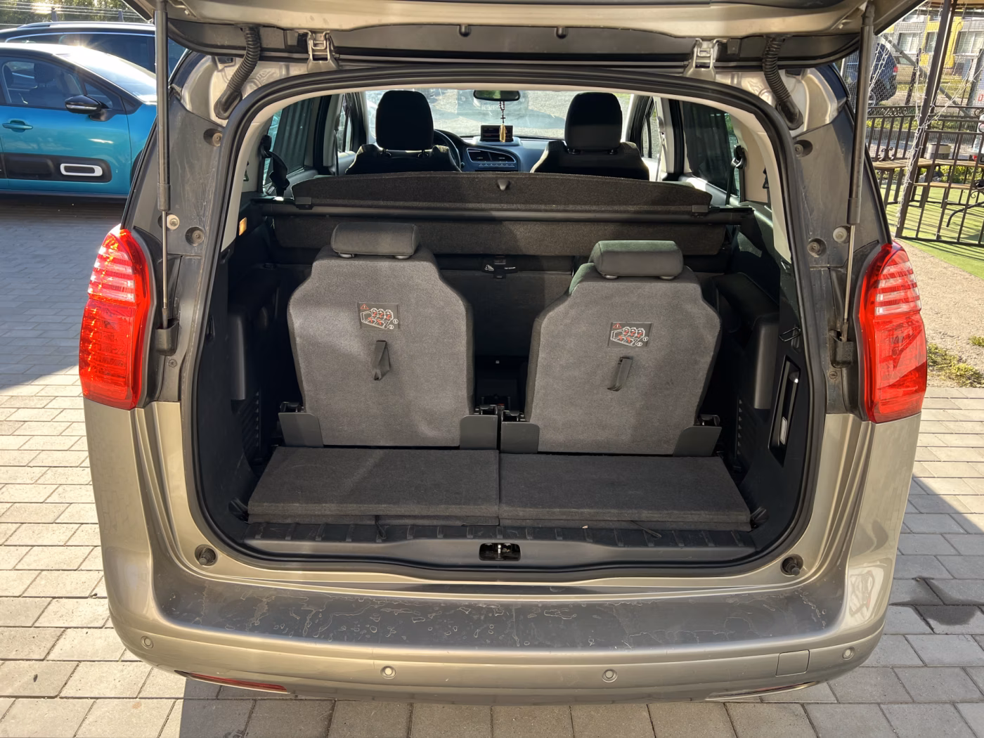 Peugeot 5008 фото 12
