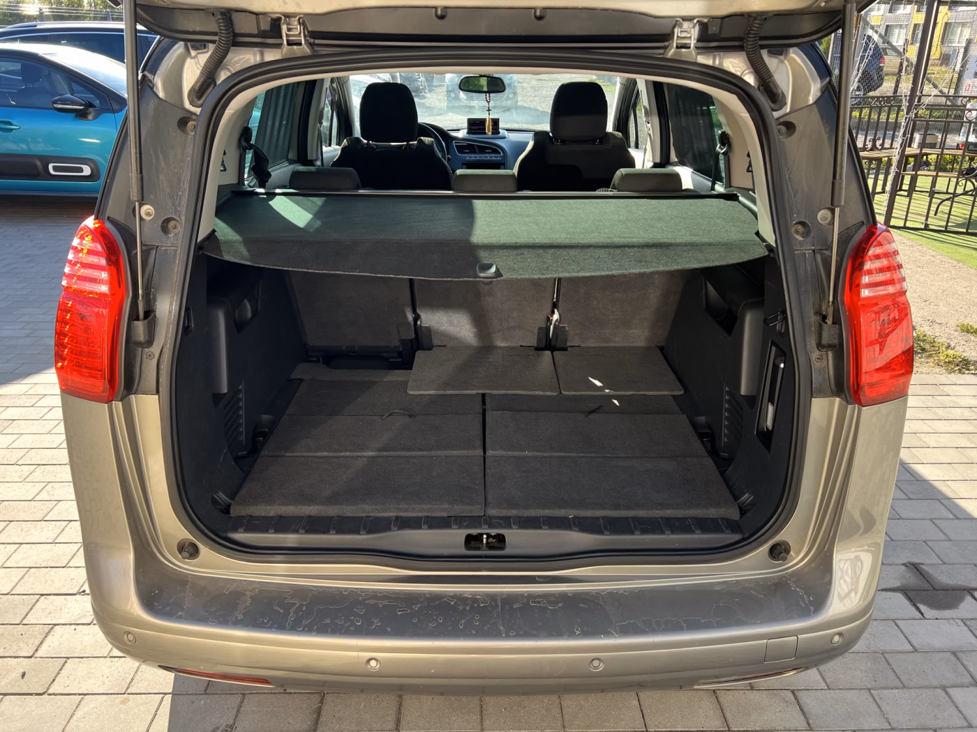 Peugeot 5008 фото 11