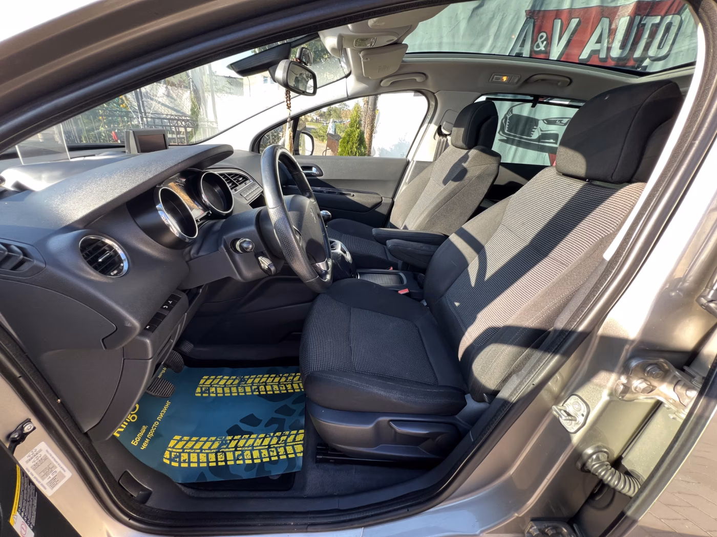 Peugeot 5008 фото 14