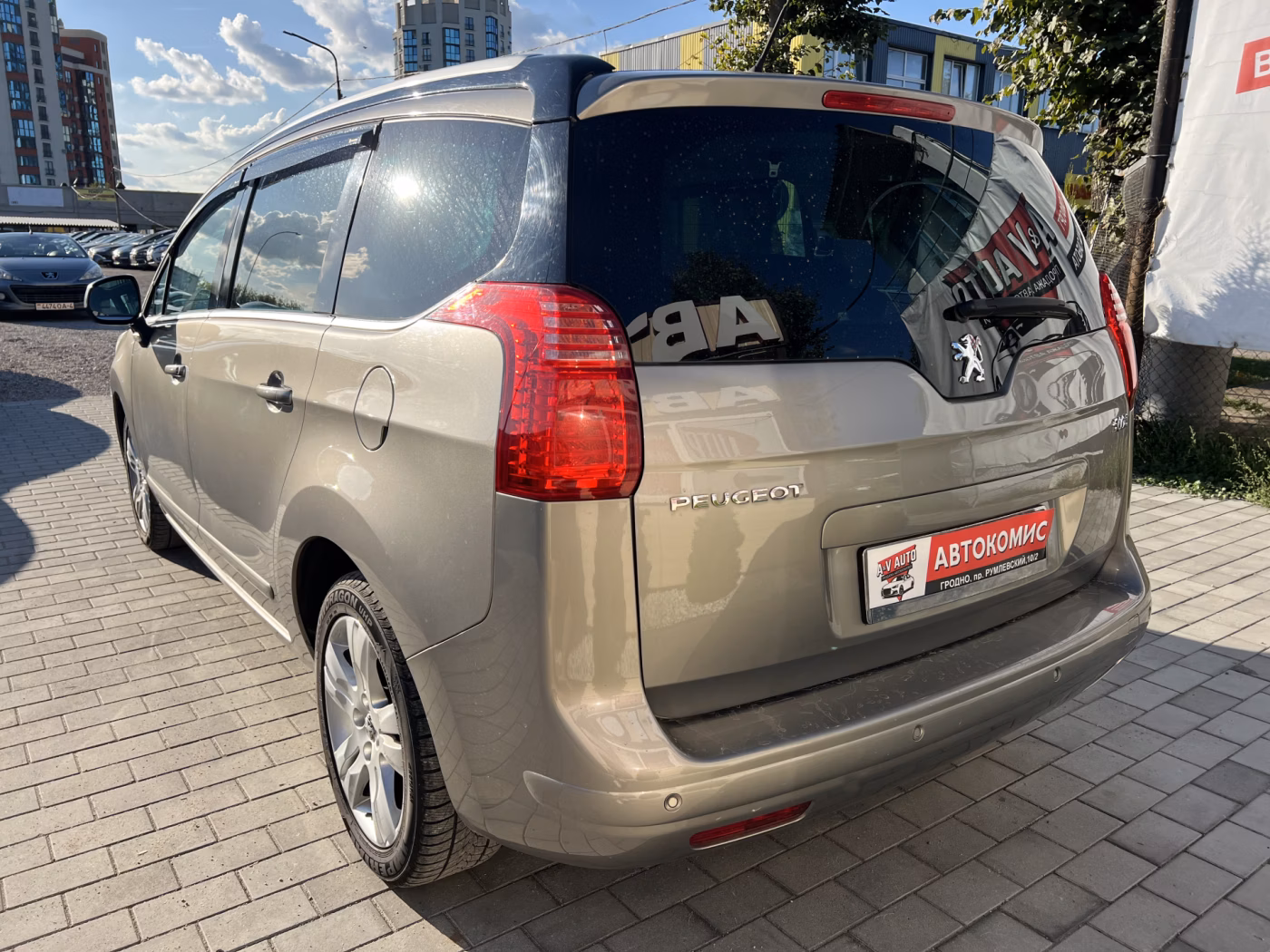 Peugeot 5008 фото 3