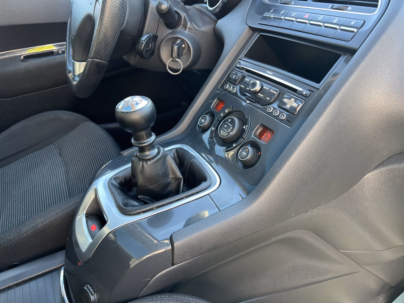 Peugeot 5008 фото 28