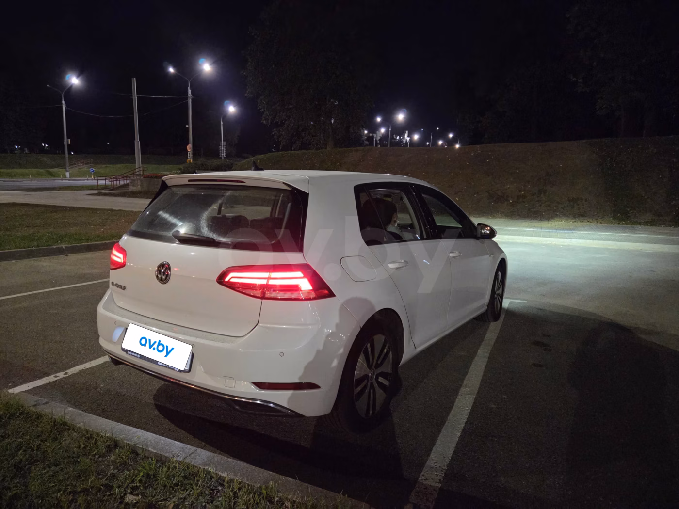 Volkswagen e-Golf фото 3