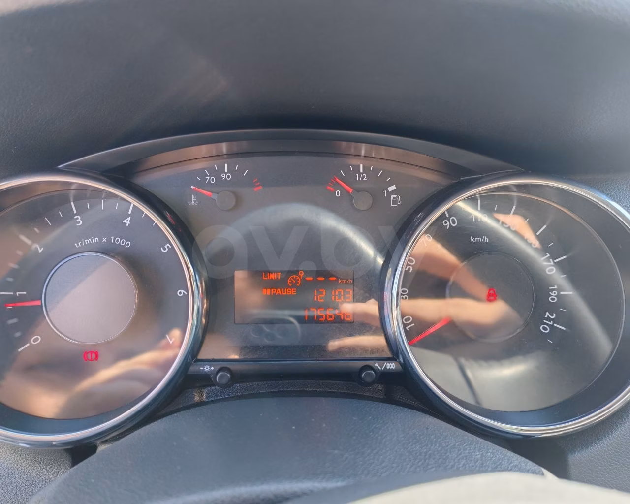 Peugeot 5008 фото 10