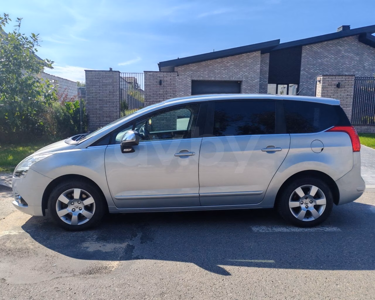 Peugeot 5008 фото 3