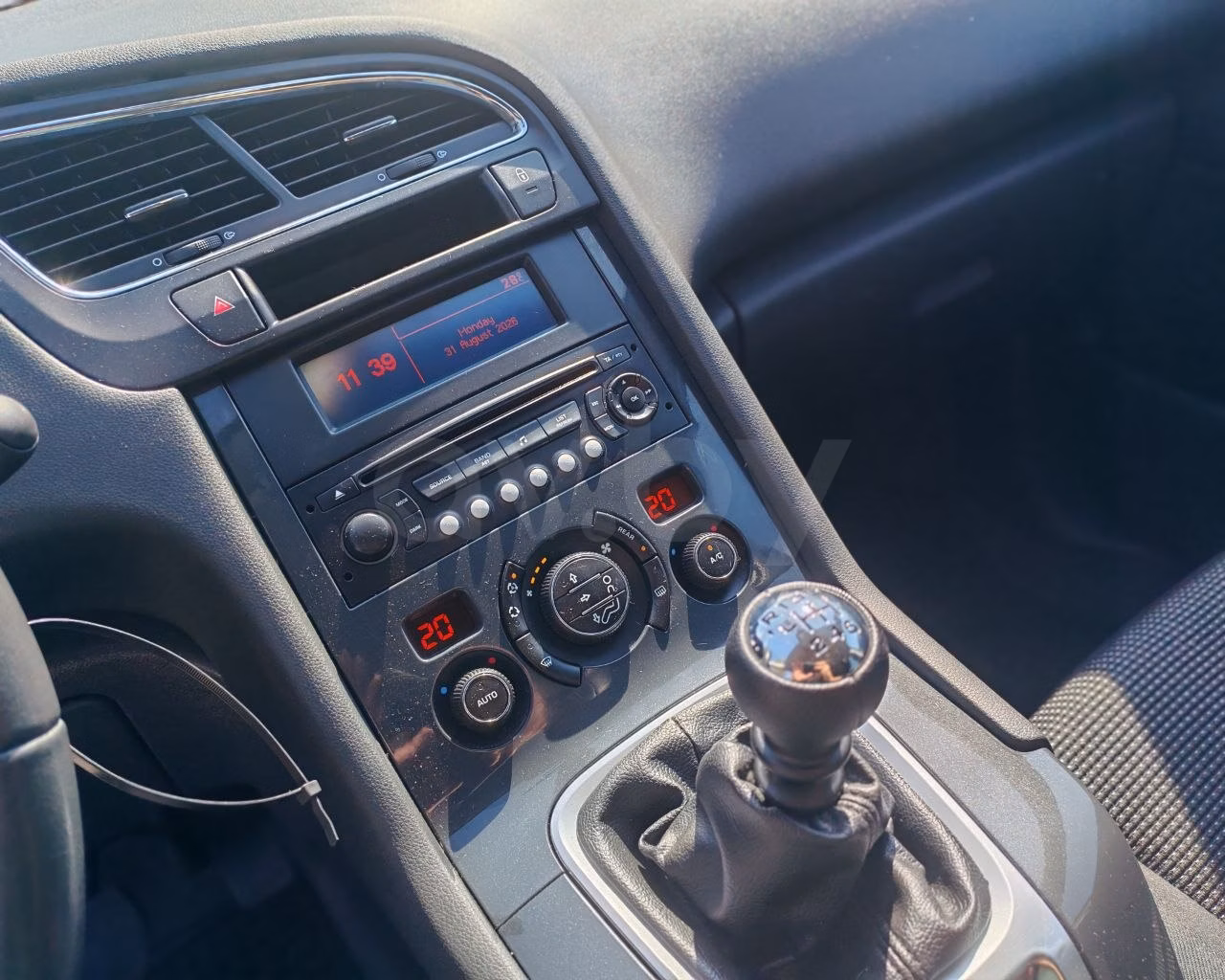 Peugeot 5008 фото 11