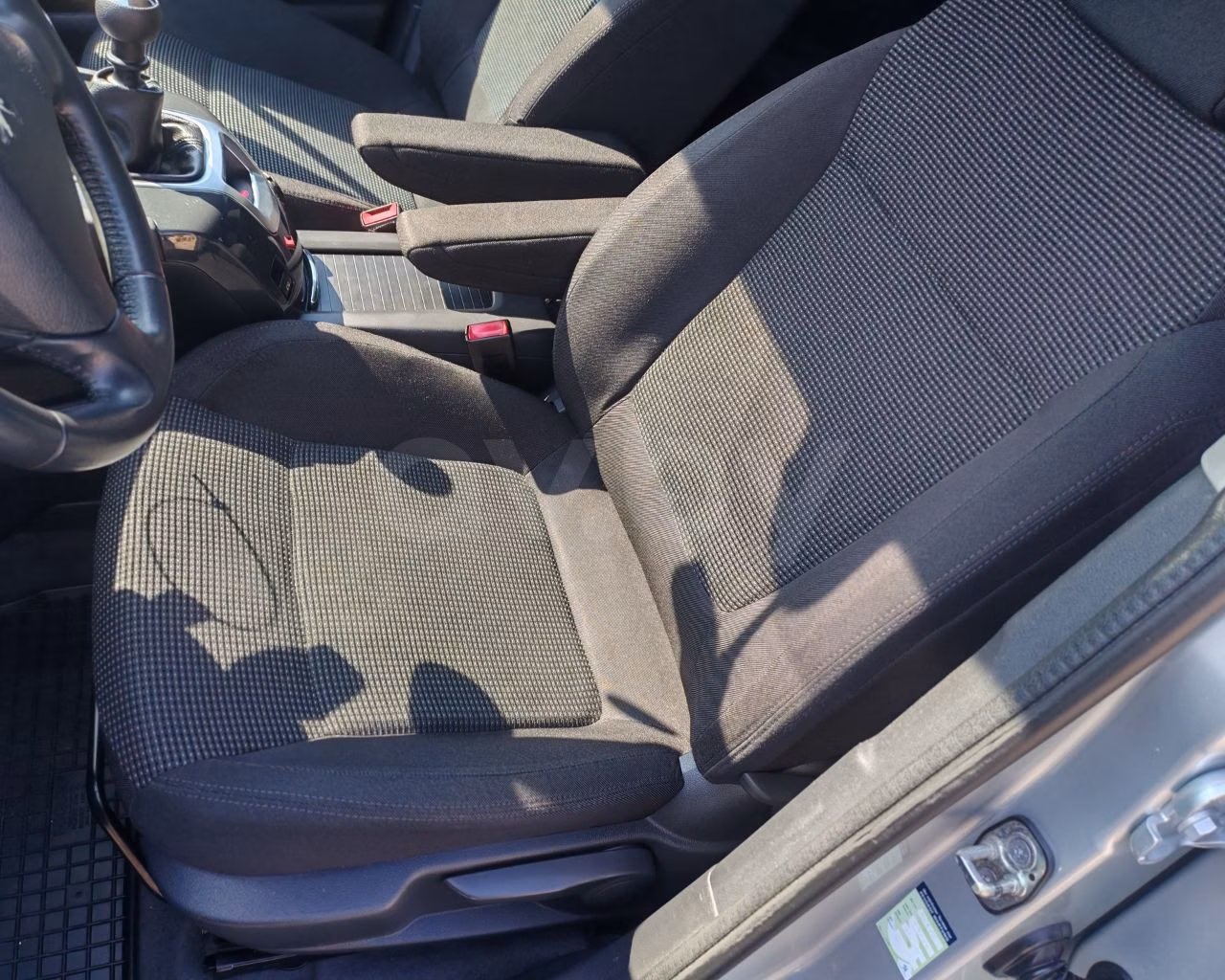 Peugeot 5008 фото 12