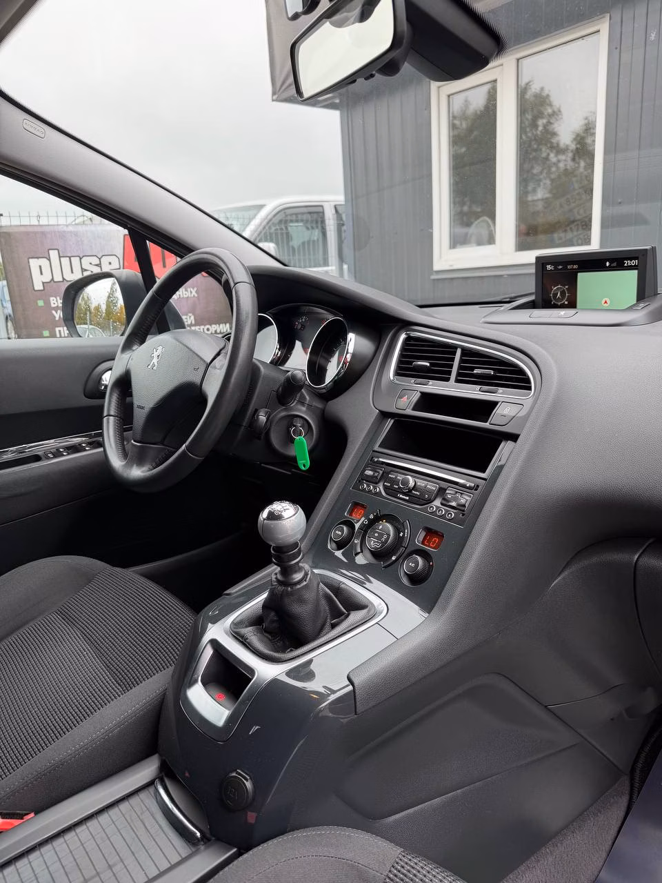 Peugeot 5008 фото 10