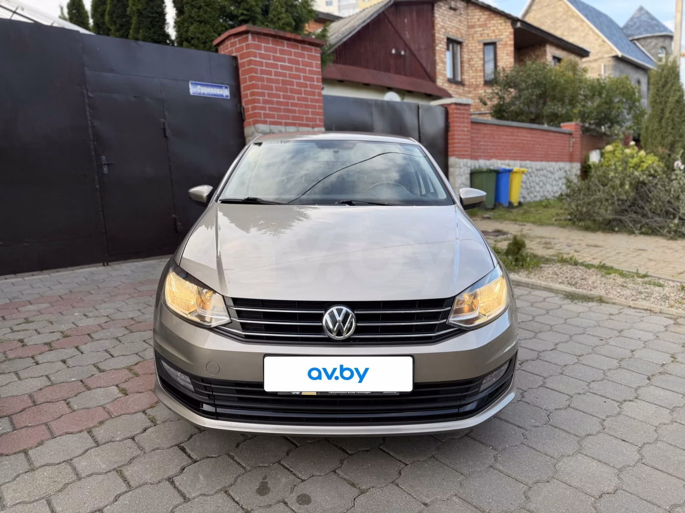 Volkswagen Polo Sedan фото 2