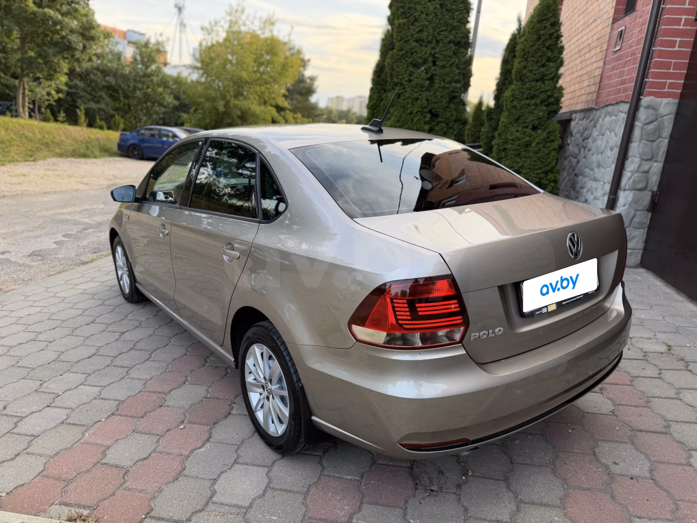 Volkswagen Polo Sedan фото 4