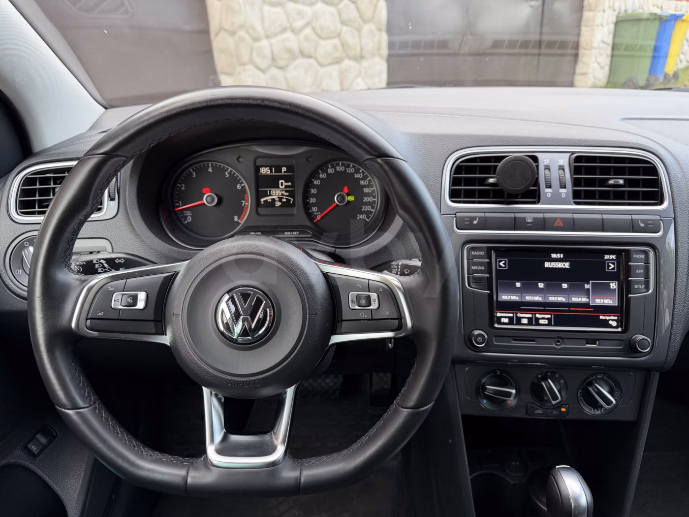 Volkswagen Polo Sedan фото 13