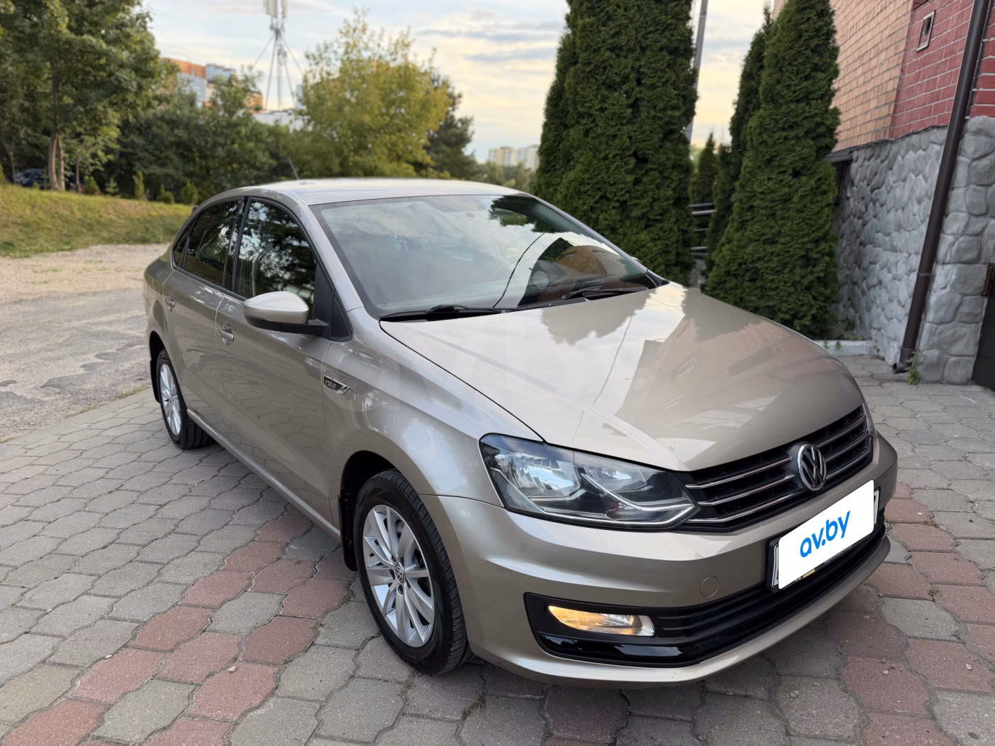 Volkswagen Polo Sedan фото 5