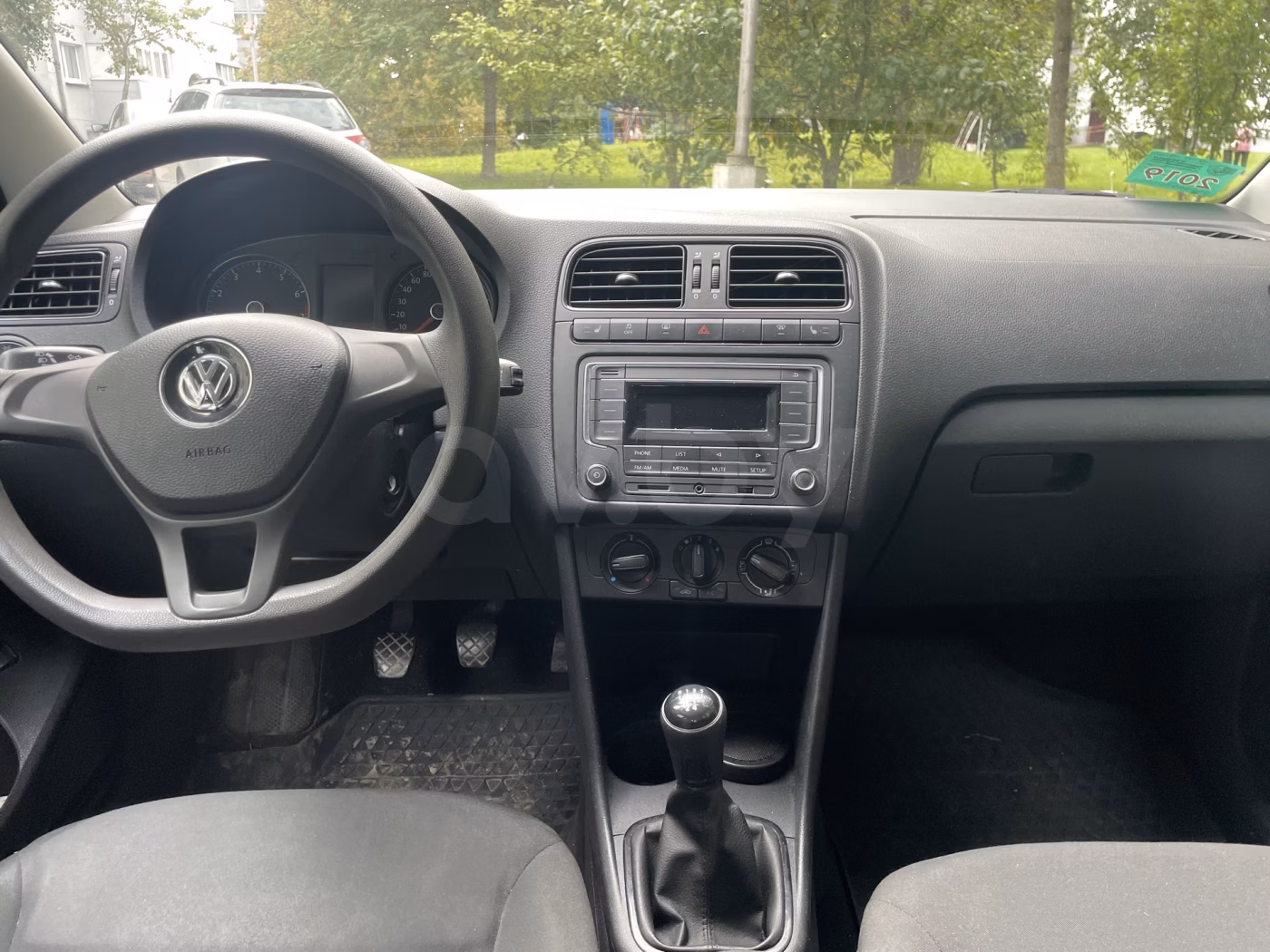 Volkswagen Polo Sedan фото 9
