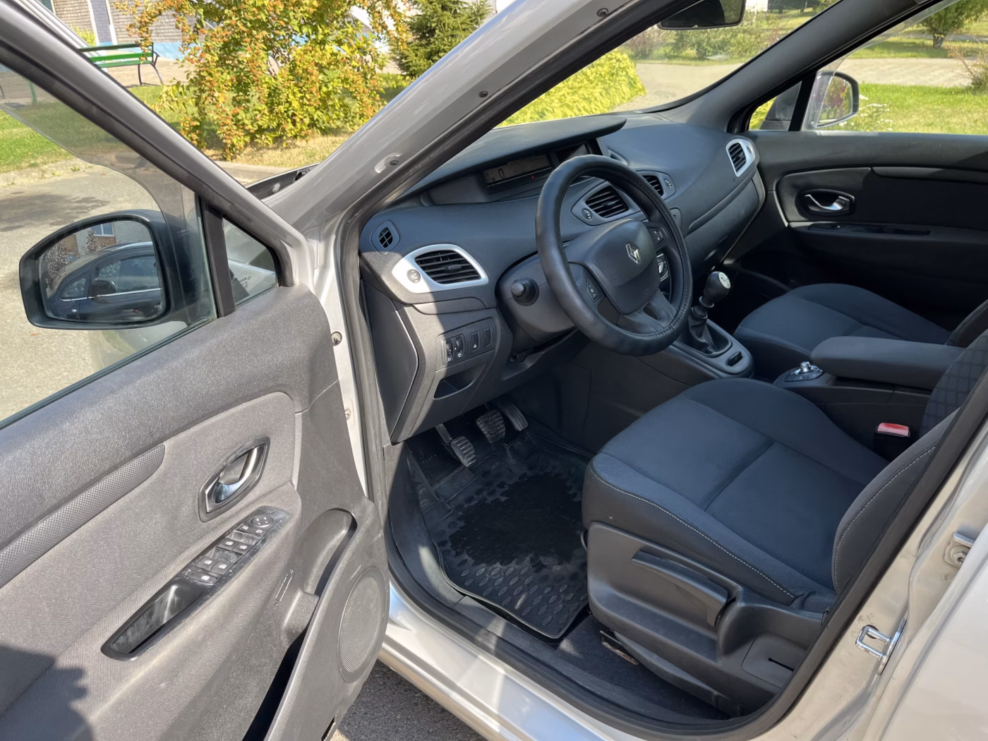 Renault Scenic фото 16