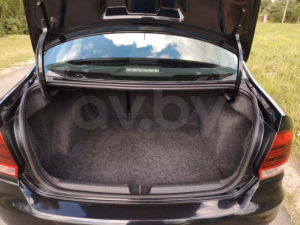 Volkswagen Polo Sedan фото 11