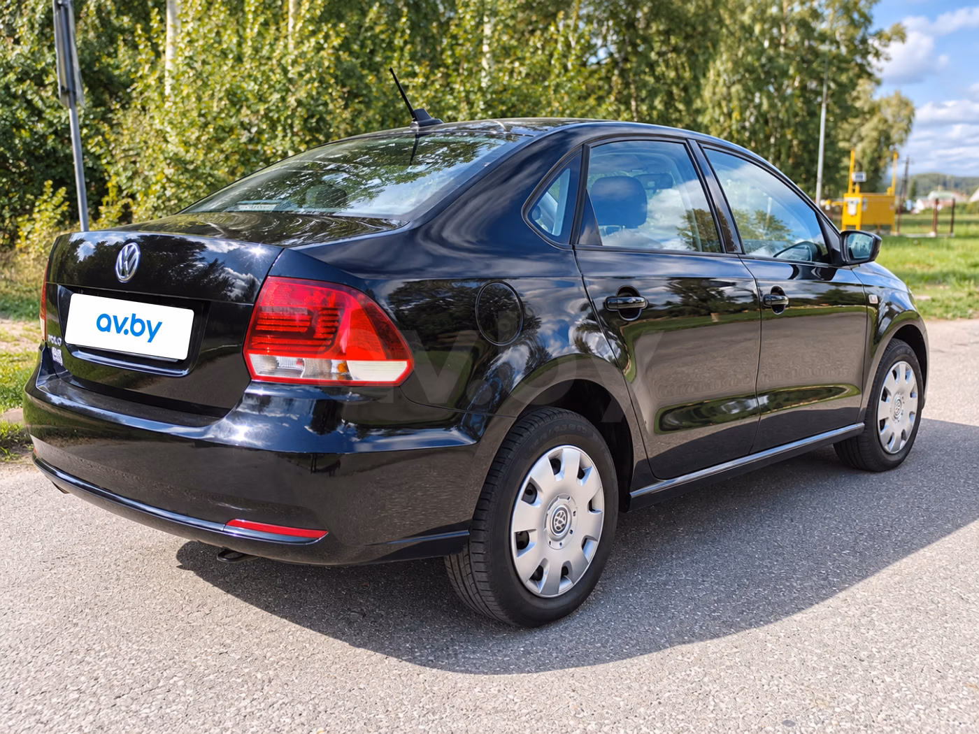 Volkswagen Polo Sedan фото 5