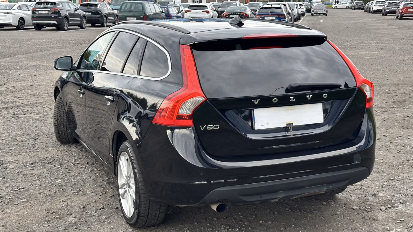 Volvo V60 фото 15