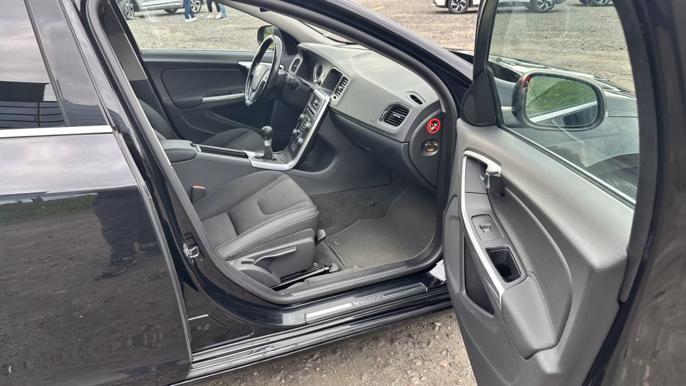 Volvo V60 фото 20