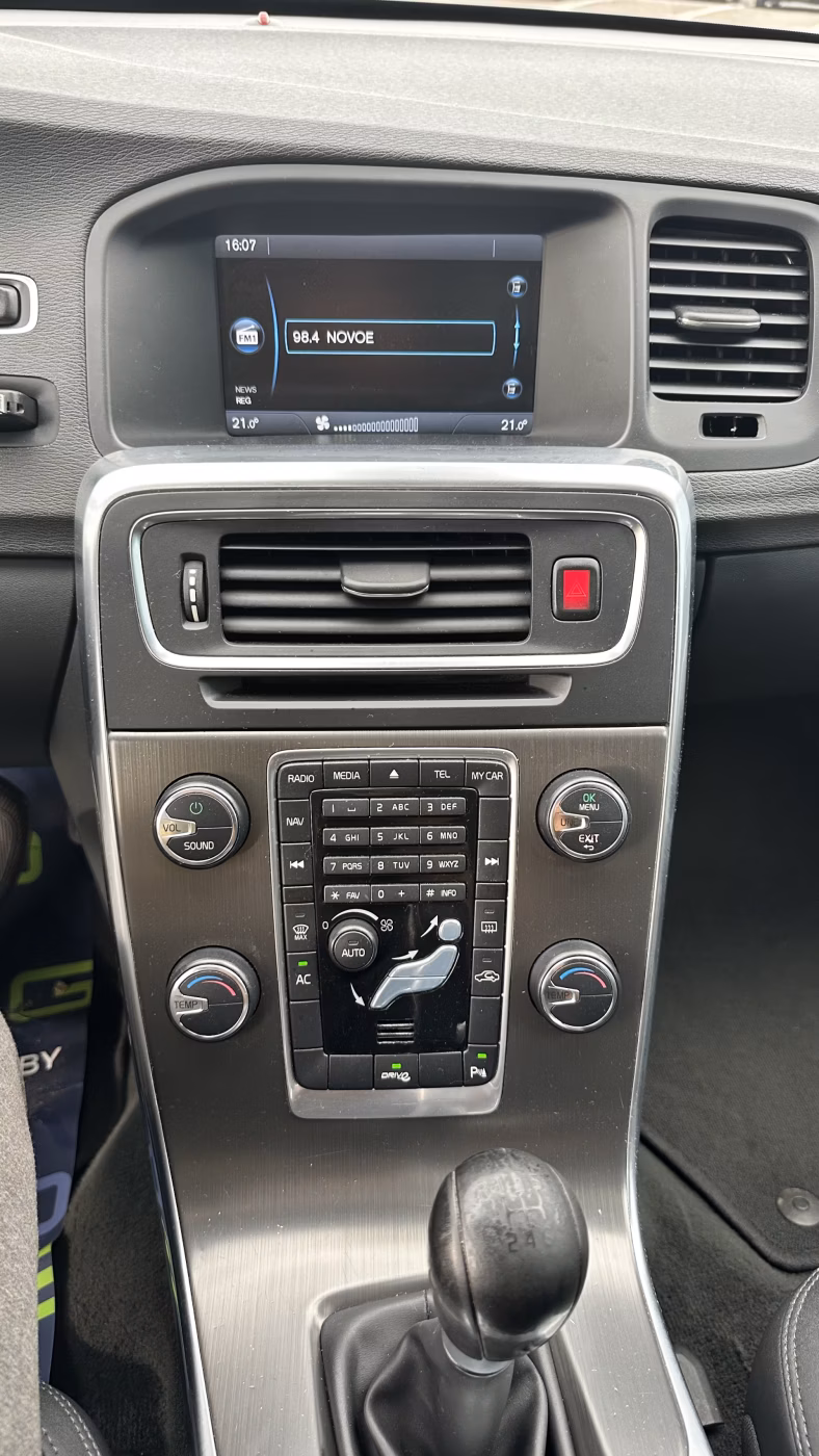 Volvo V60 фото 30