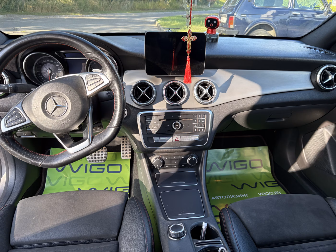 Mercedes-Benz CLA фото 16