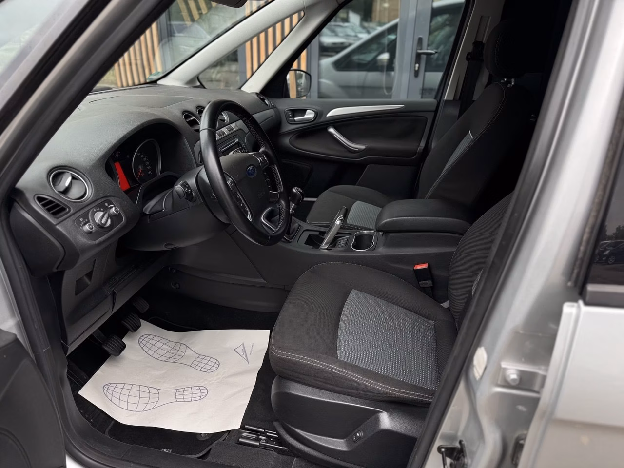 Ford Galaxy фото 6