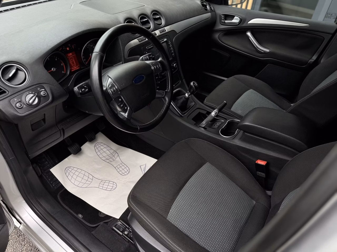 Ford Galaxy фото 7