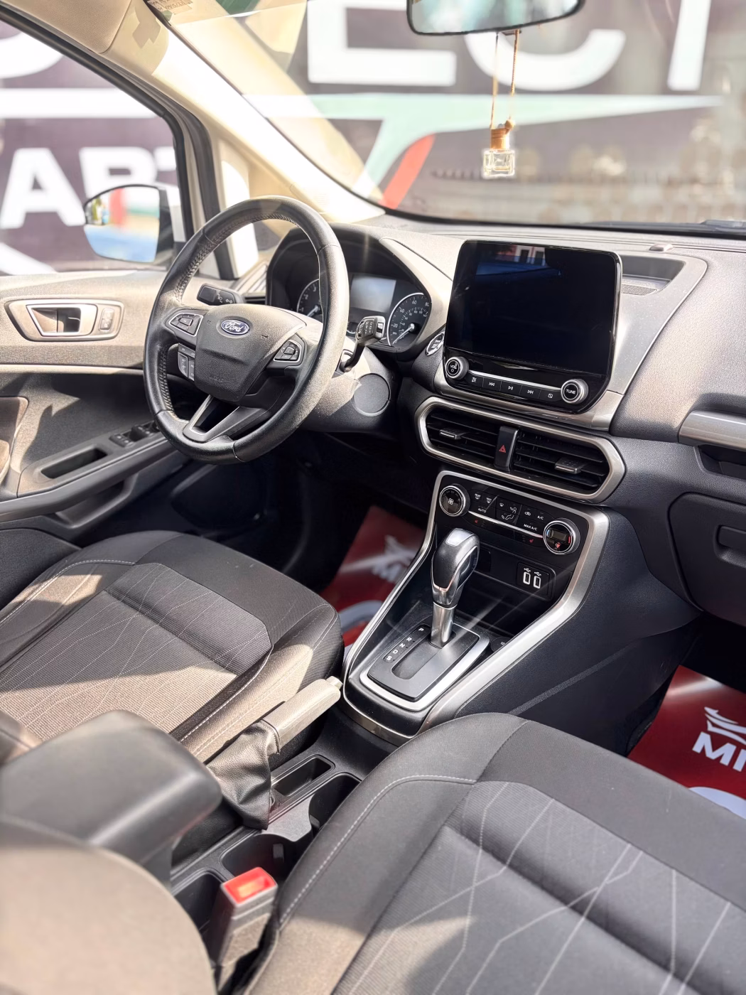 Ford EcoSport фото 12