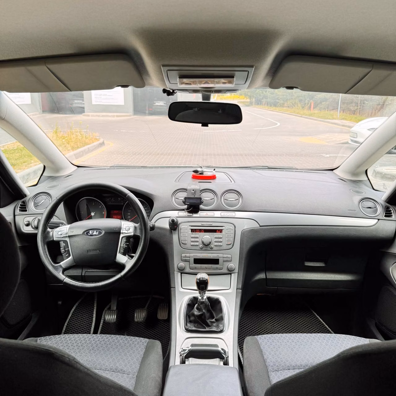 Ford S-MAX фото 2