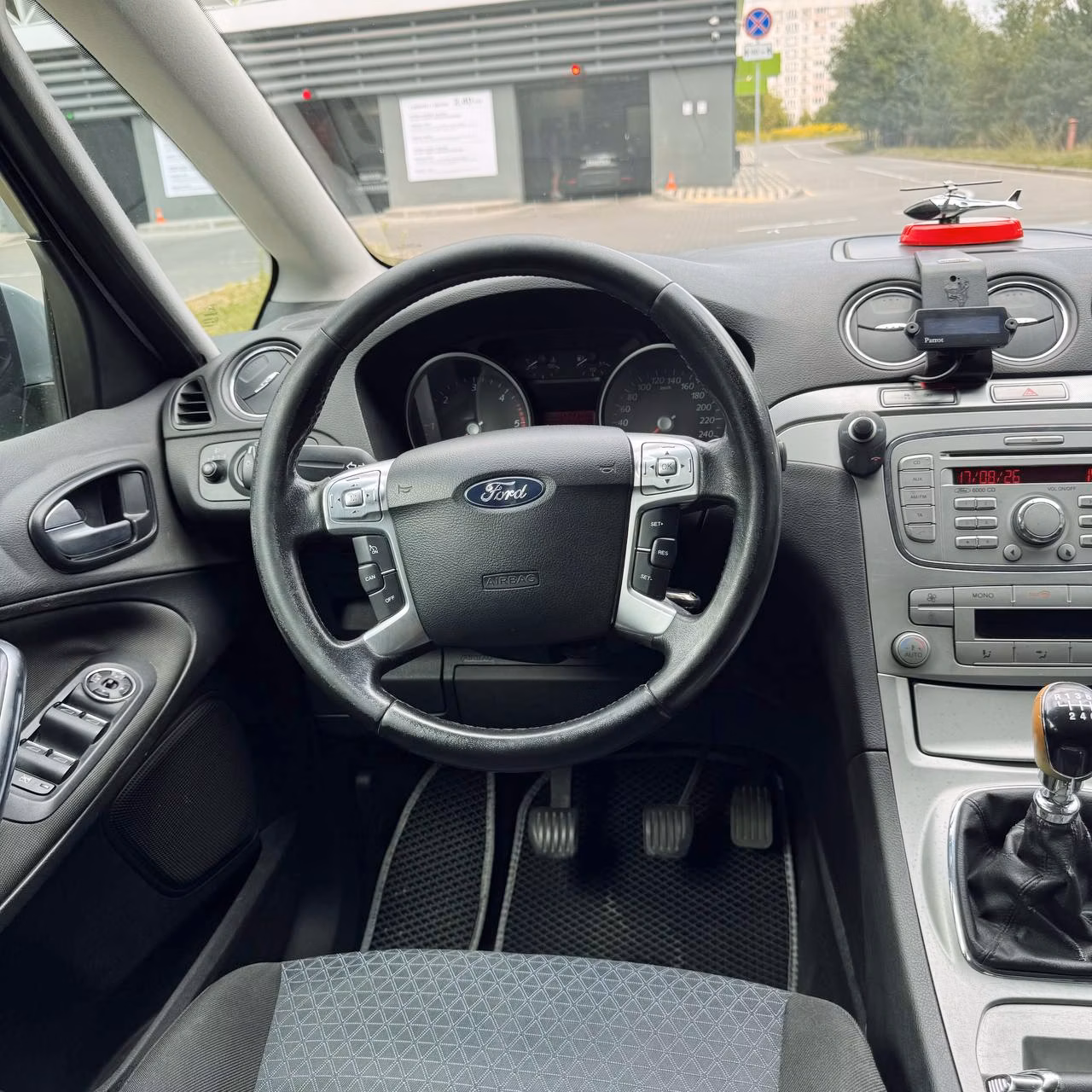 Ford S-MAX фото 10