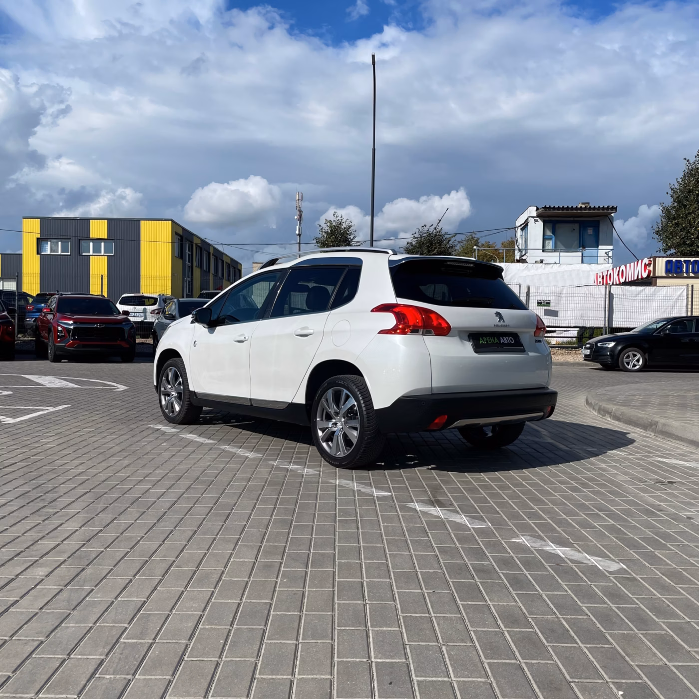 Peugeot 2008 фото 6