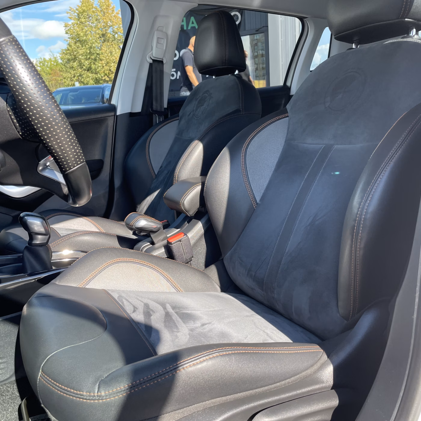 Peugeot 2008 фото 12