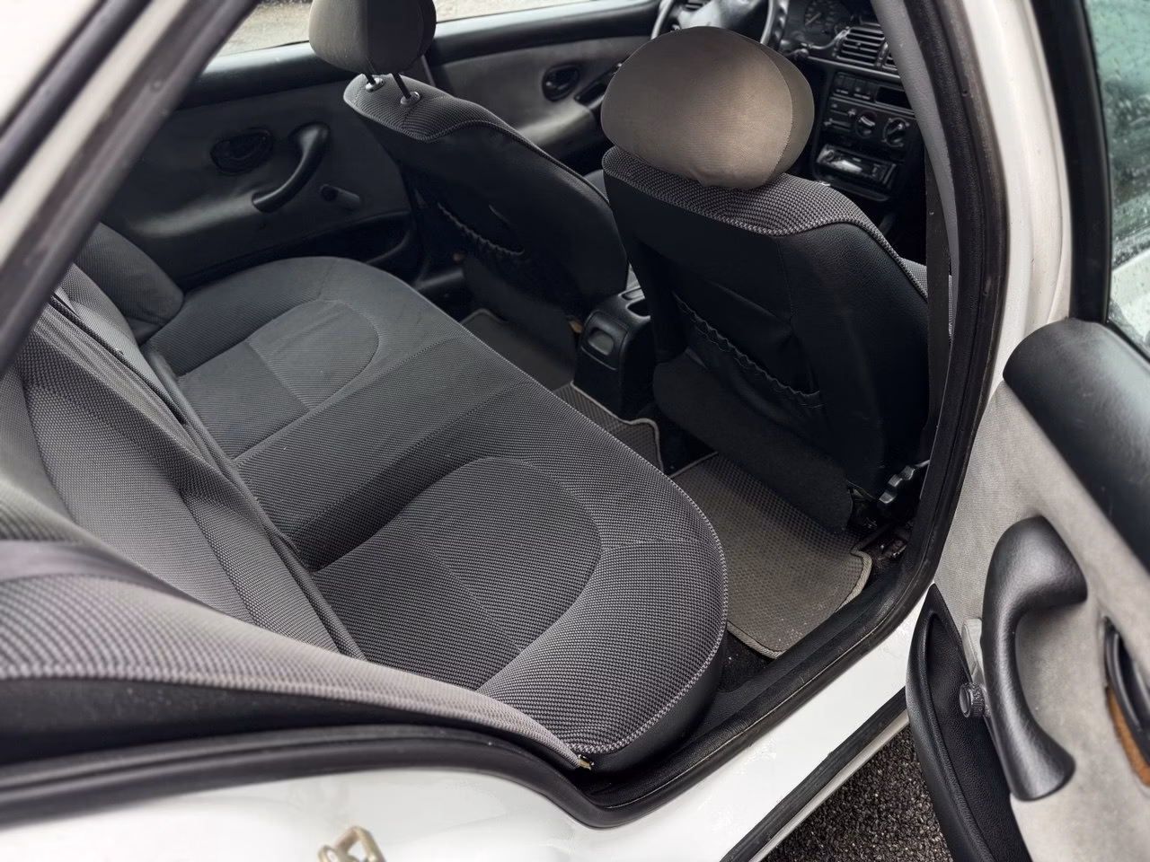Peugeot 406 фото 12