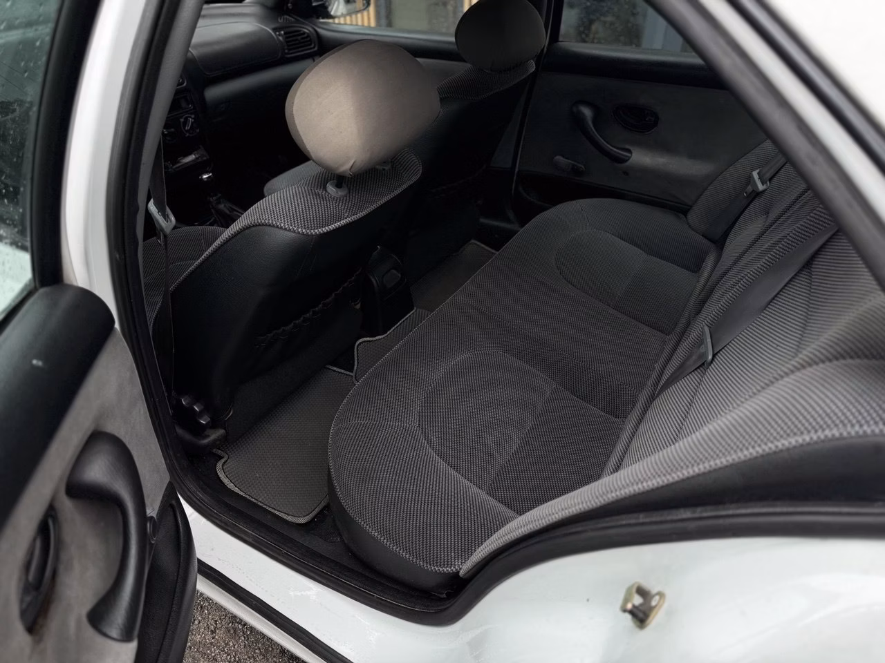 Peugeot 406 фото 11