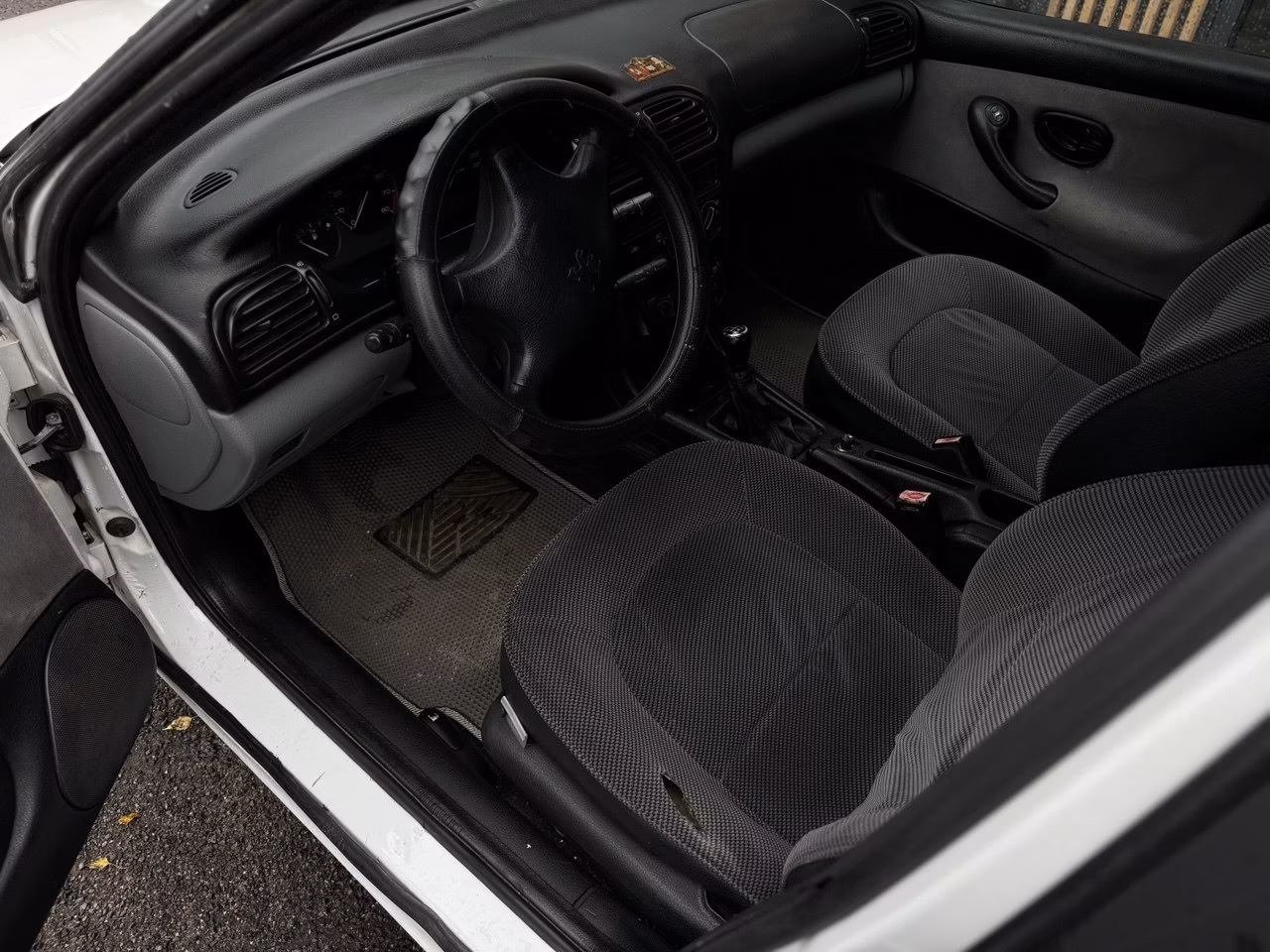 Peugeot 406 фото 6