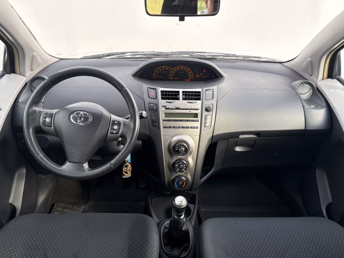 Toyota Yaris фото 7
