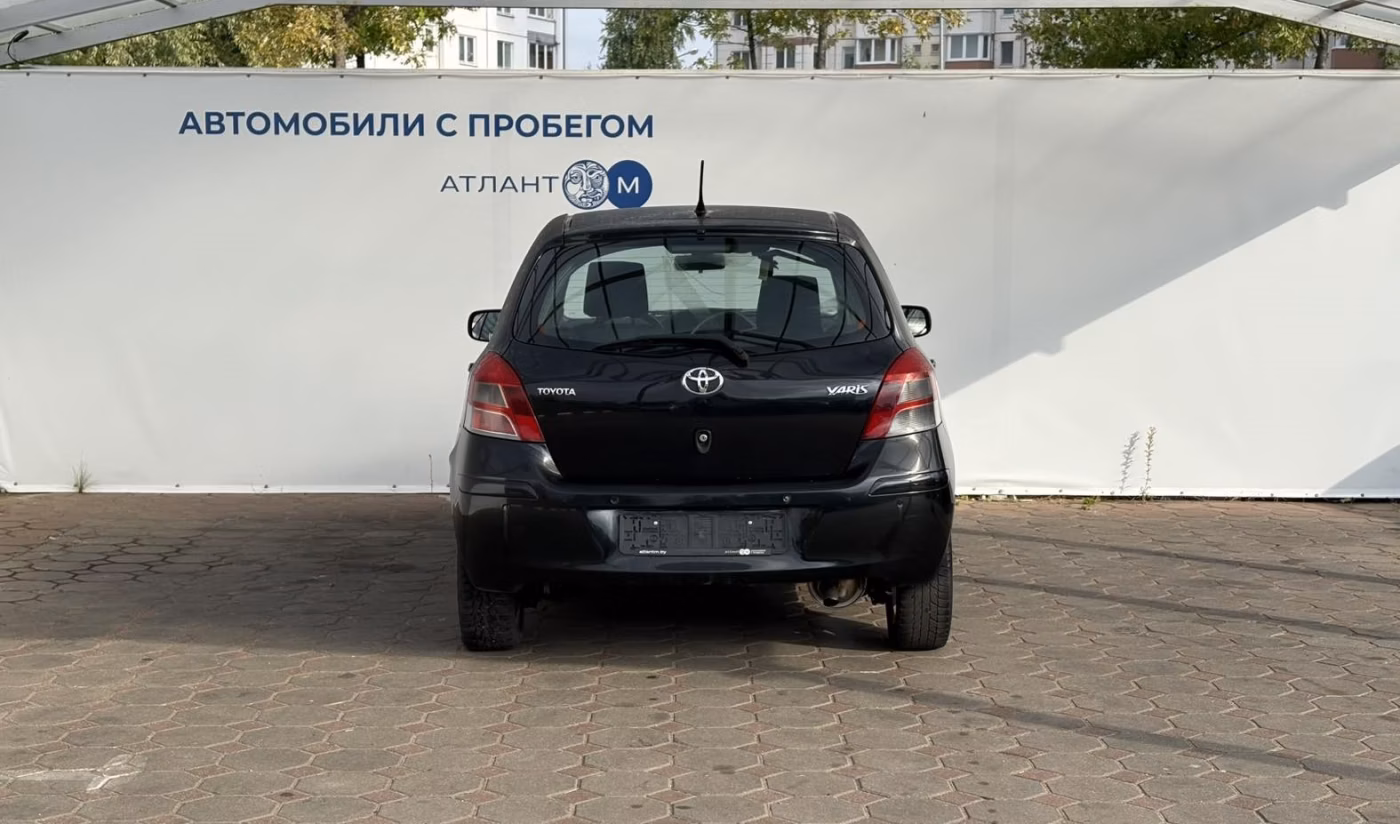 Toyota Yaris фото 4