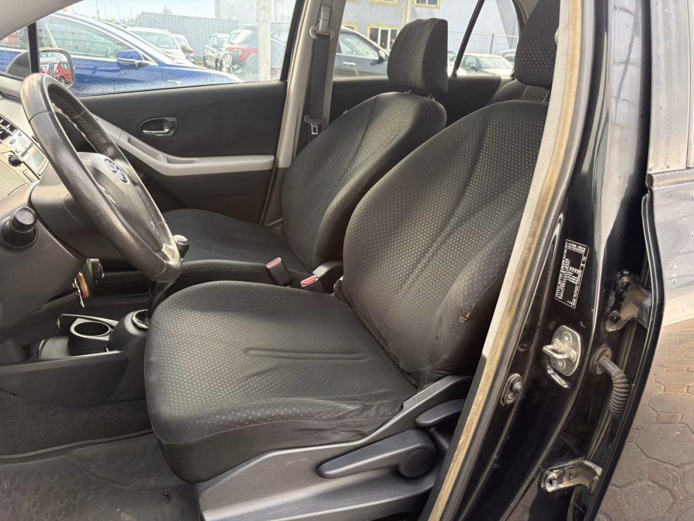 Toyota Yaris фото 10