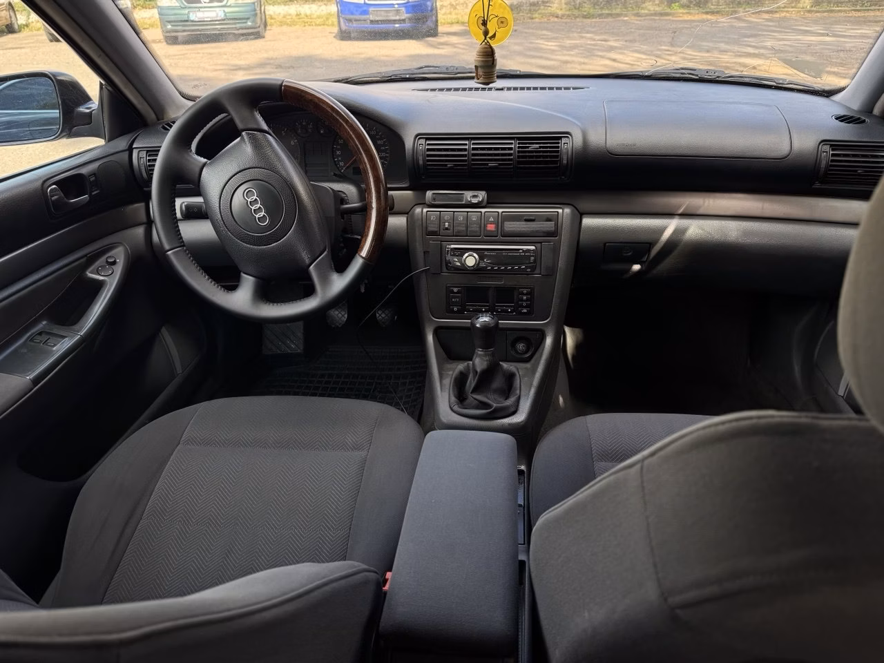 Audi A4 фото 9