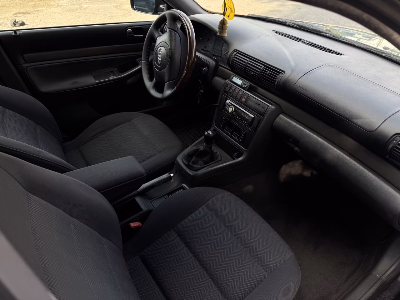 Audi A4 фото 8