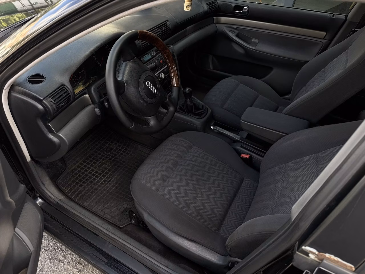Audi A4 фото 6