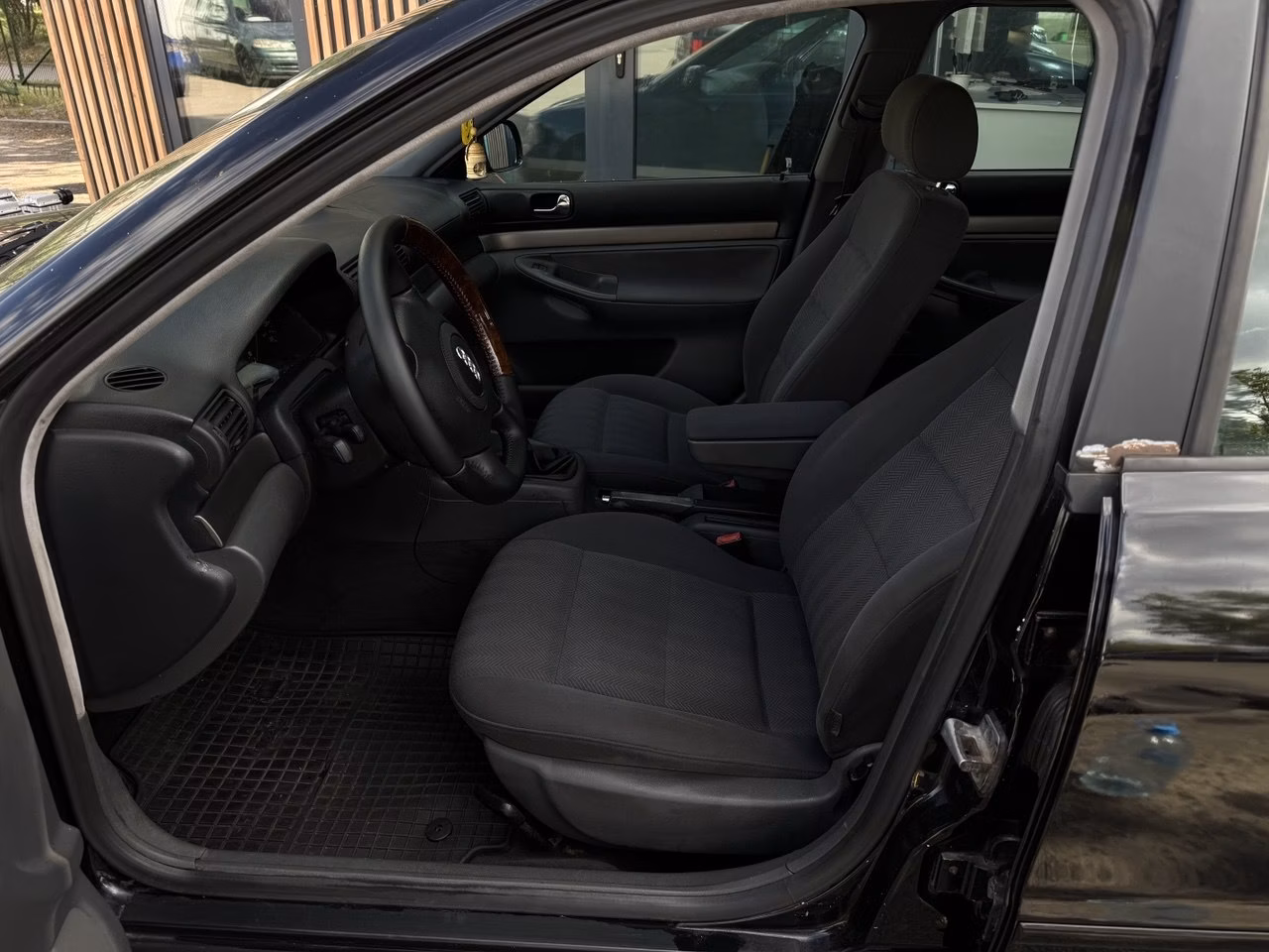 Audi A4 фото 5
