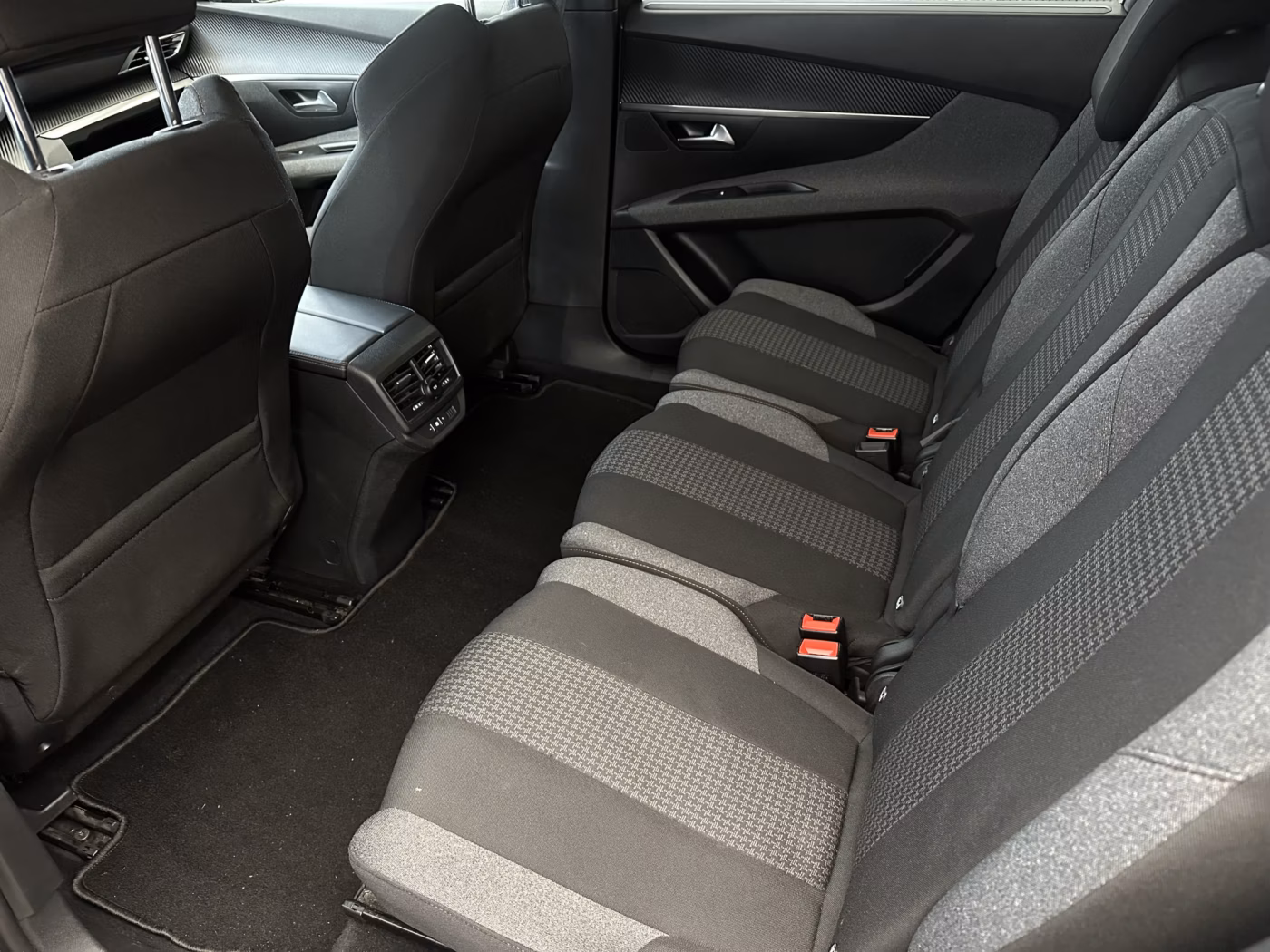 Peugeot 5008 фото 11