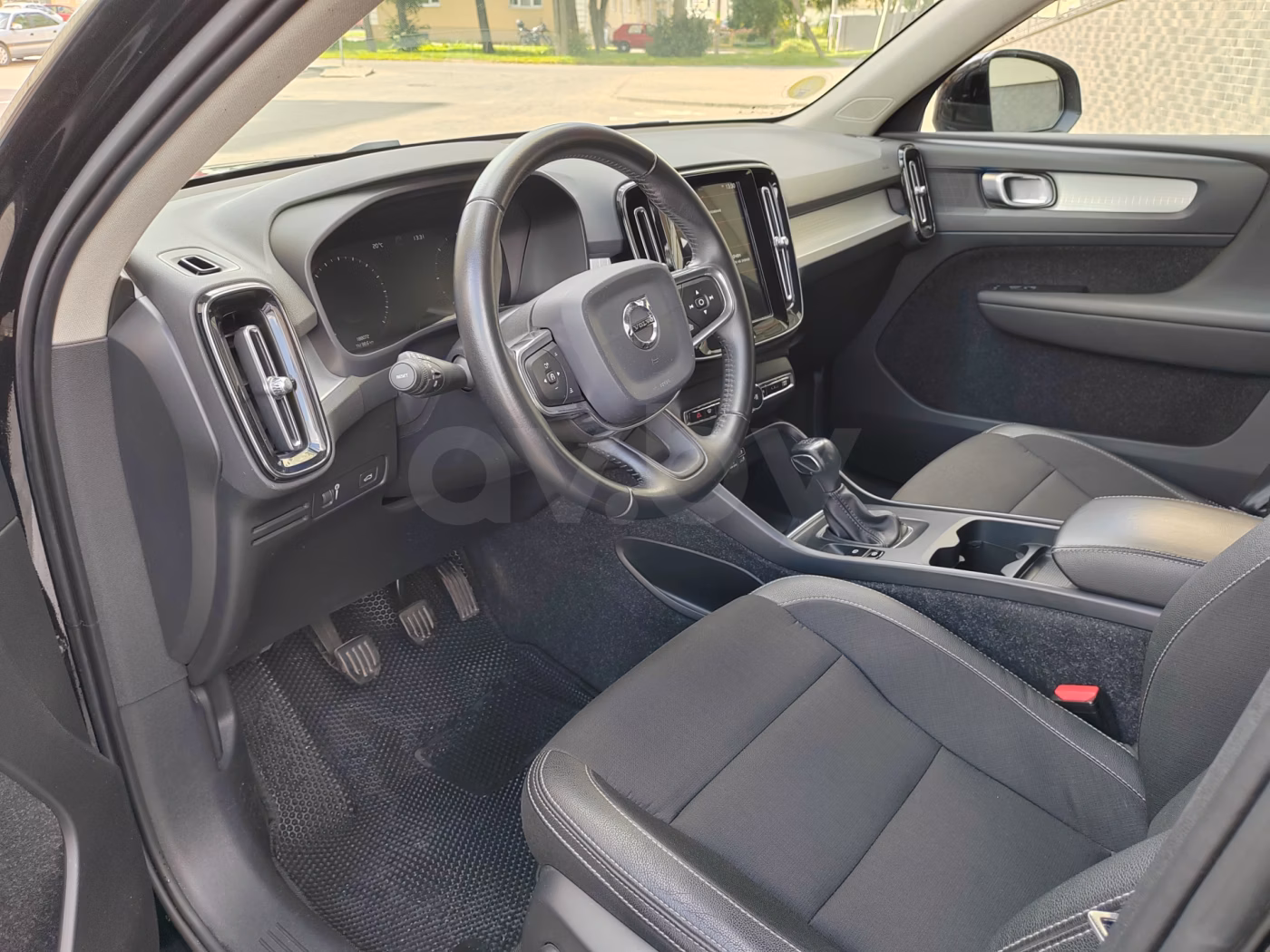 Volvo XC40 фото 9