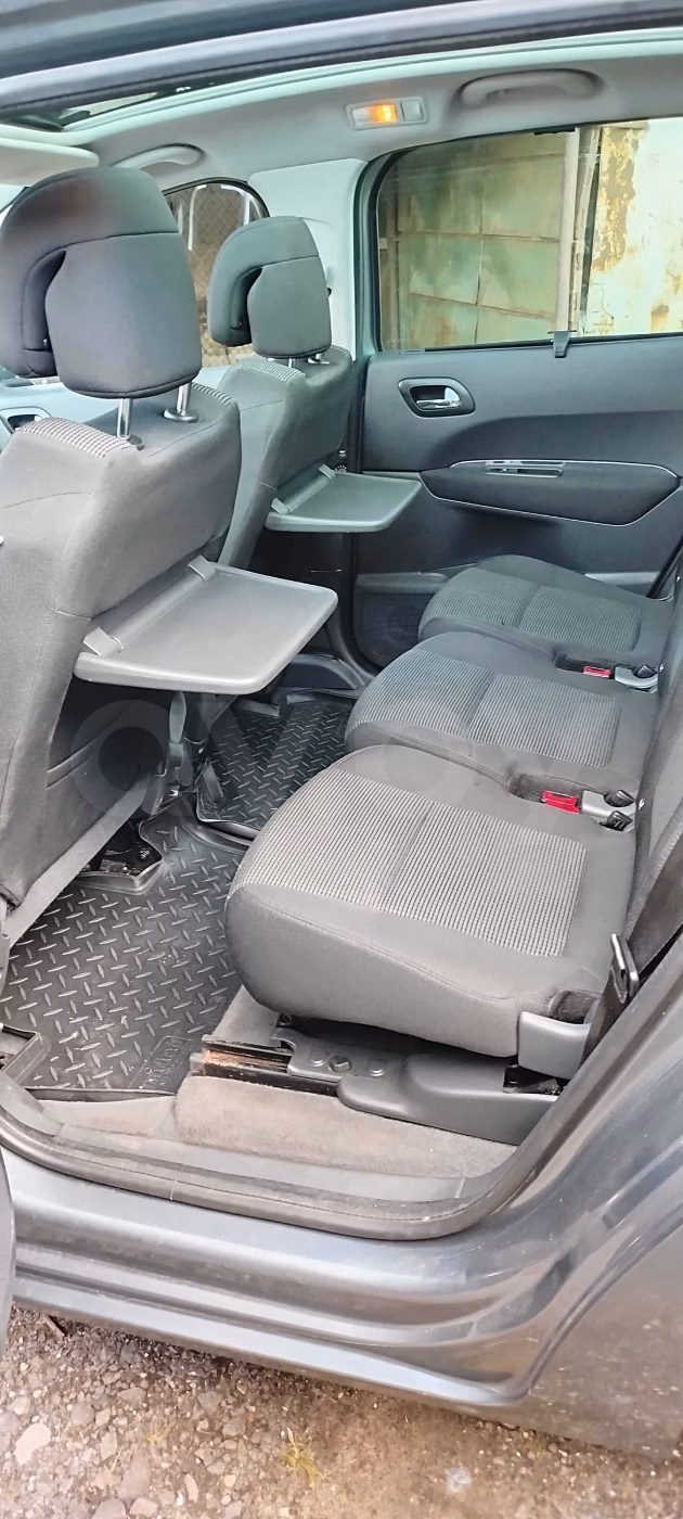 Peugeot 5008 фото 9
